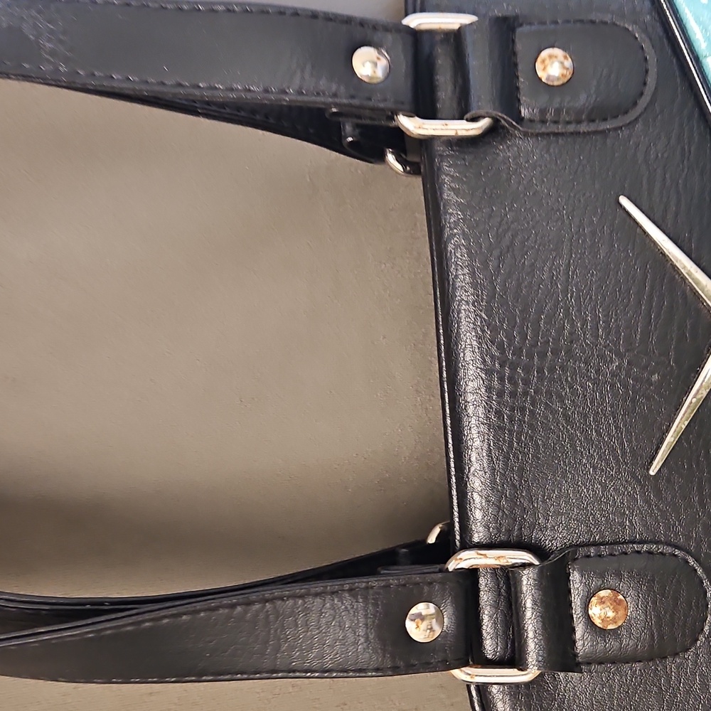 Women's Shoulder bag Purse With Retro Classic Car Design - Picture 3 of 16
